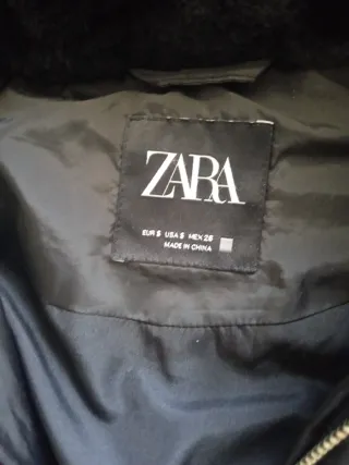 Abrigo Zara Negro con Capucha