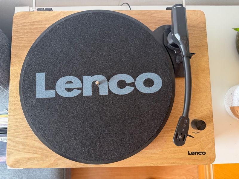Tocadiscos Lenco con altavoces incorporados