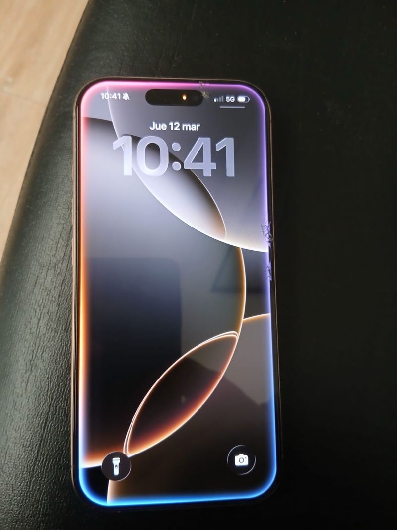 iPhone 16 Pro Titanio Desierto. Salud batería 100%