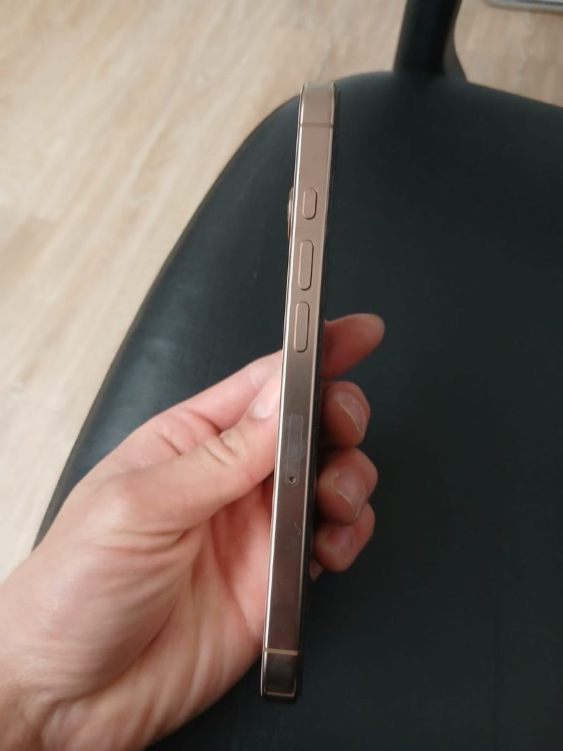 iPhone 16 Pro Titanio Desierto. Salud batería 100% afbeelding 4