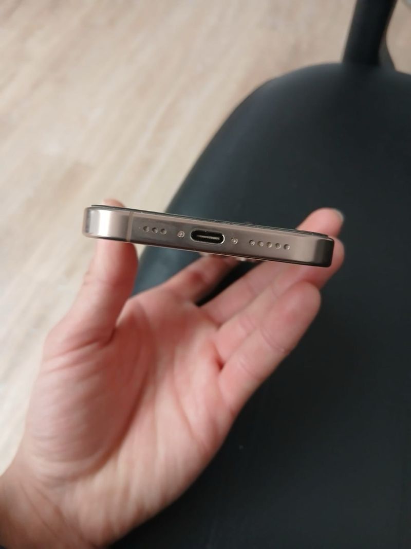 iPhone 16 Pro Titanio Desierto. Salud batería 100% afbeelding 5