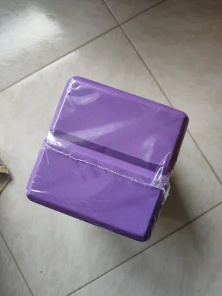 Ladrillos de yoga y pilates morados