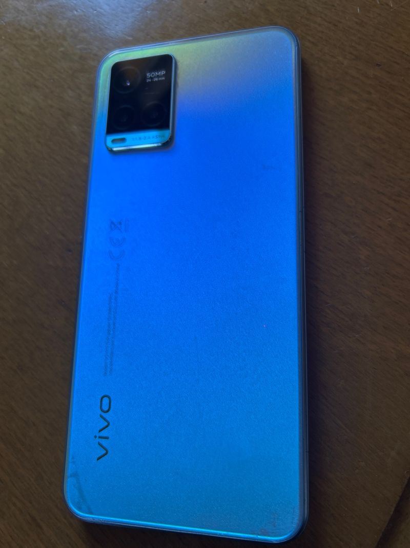 Teléfono Vivo 4GB RAM