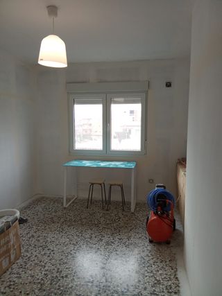 Piso 4 habitaciones dobles y dos baños.