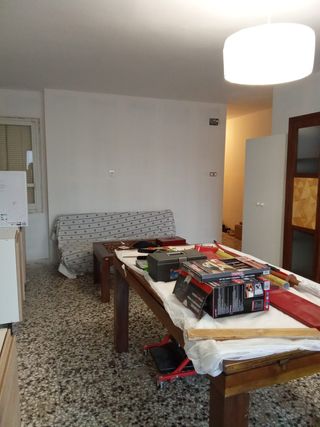 Piso 4 habitaciones dobles y dos baños.