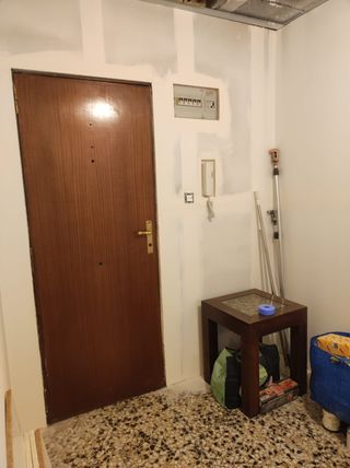 Piso 4 habitaciones dobles y dos baños.