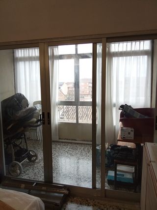 Piso 4 habitaciones dobles y dos baños.