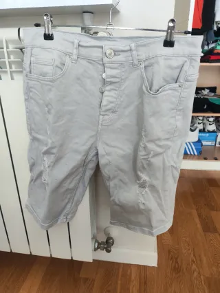 Bermuda Vaquera Gris Desgastada de Primark