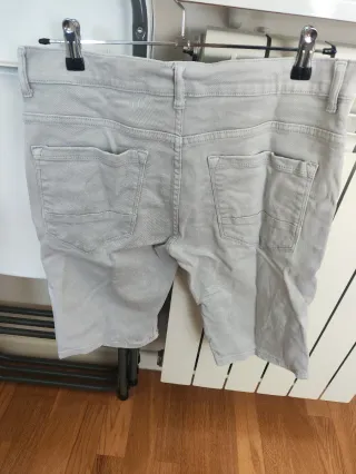 Bermuda Vaquera Gris Desgastada de Primark