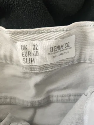 Bermuda Vaquera Gris Desgastada de Primark