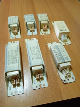 LOTTO DI 7 REATTORI PER LAMPADA AL NEON USATI