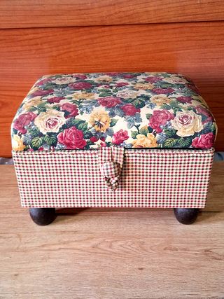 Taburete Costurero Antiguo con Patas