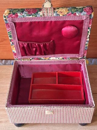 Taburete Costurero Antiguo con Patas