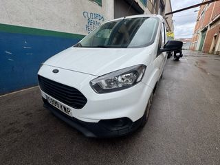 Ford E-Transit Courier 2017