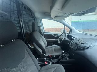 Ford E-Transit Courier 2017