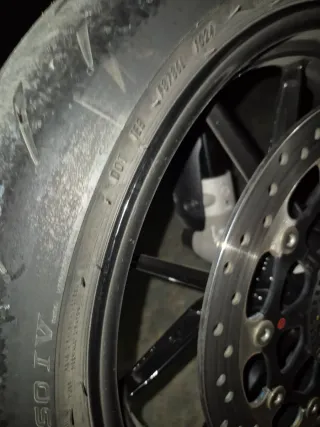 Neumáticos Pirelli 120/70-17 + 160/60-17