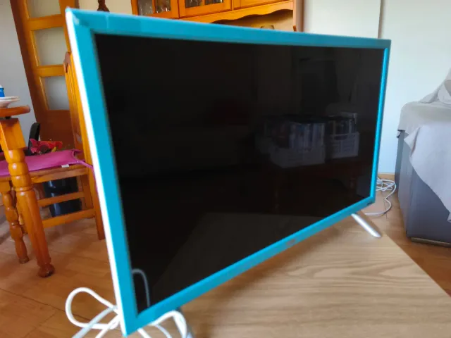 Televisión 24 Azul y Plata No Smart