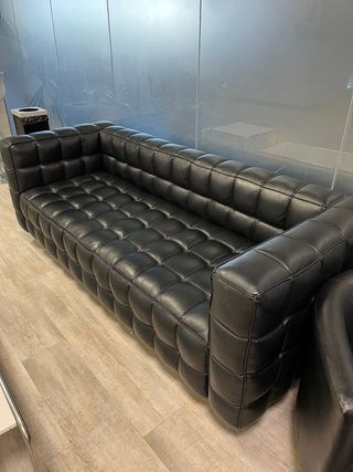 Sofá de piel negro en perfecto estado