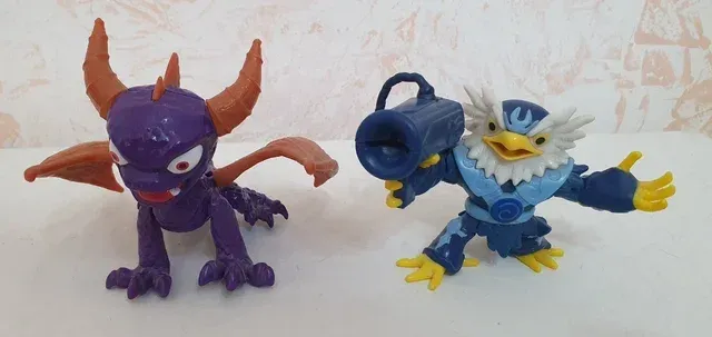Figuras de Skylanders Spyro el dragón y Jet Vac