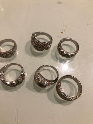 Lote de  7  anillos bisutería plateados