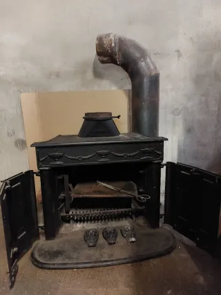 Preciosa chimenea antigua Hergóm. Llar de foc