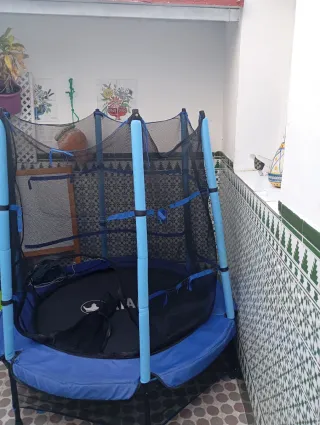 Cama elástica infantil azul