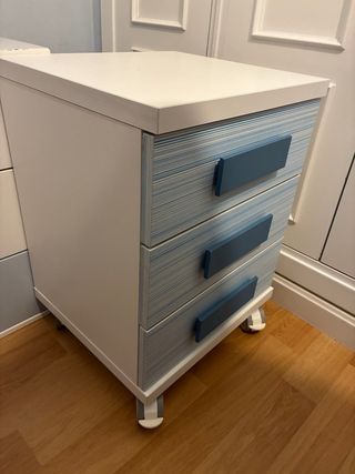 Scrivania per bambini e cassettiera con ruote