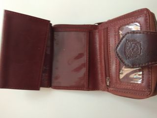 Monedero de piel con trenzado