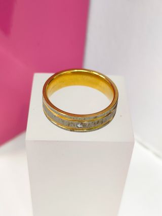 Anillo acero dorado con lineas plateadas T18