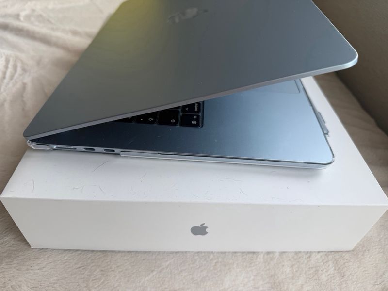 MacBookAir 15 Azul 256GB sept2025 con caja y factu afbeelding 6