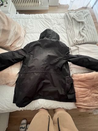 Abrigo con capucha de pelo