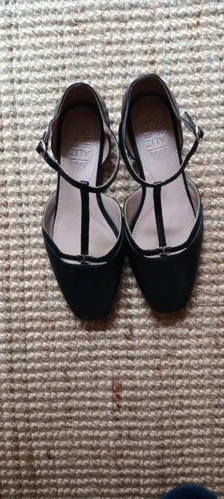 Zapatillas Naturalizer Negras T-Strap