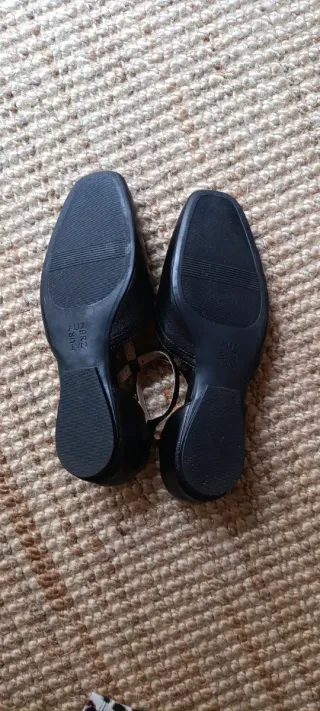 Zapatillas Naturalizer Negras T-Strap