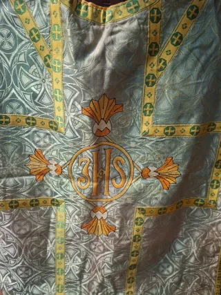 Conjunto textil sacro casulla antiguo