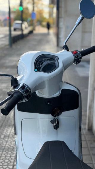 Vespa Primavera 125cc Blanca