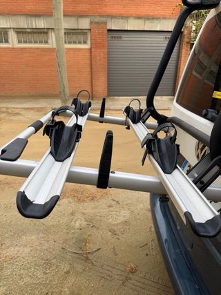 Portabicicletas Thule VW T6 Le faltan los brazos