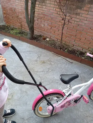 Bicicleta infantil con adaptador para aprender