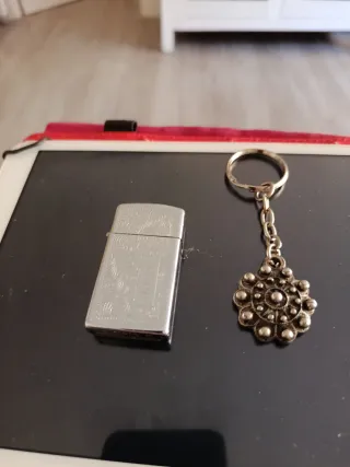 Mechero y Llavero con Diseño Floral