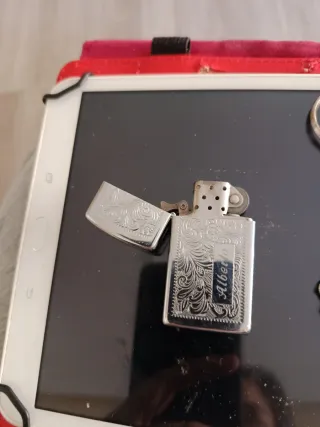 Mechero y Llavero con Diseño Floral