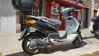 Piaggio Fly 100 Scooter Negra