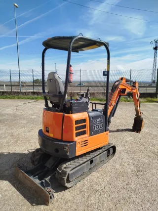 Mini excavadora Hitachi ZX19U
