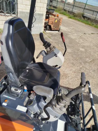 Mini excavadora Hitachi ZX19U