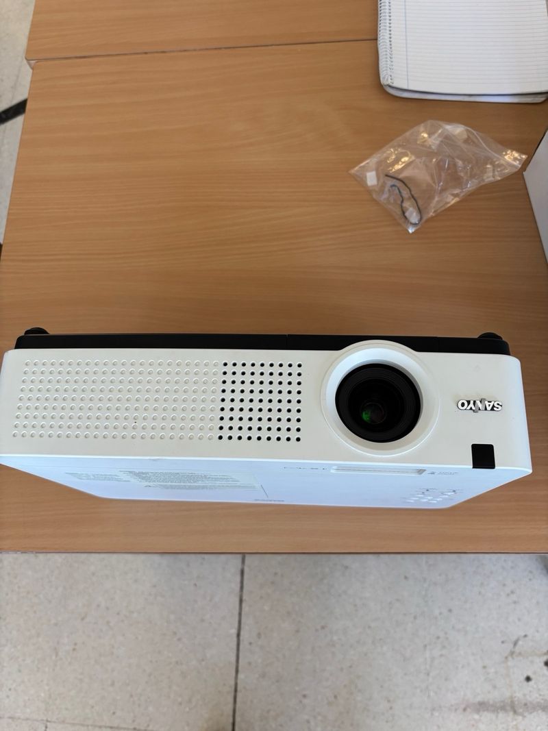 Proyector Sanyo XGA afbeelding 2