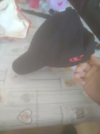 Gorra 2000 roja y blanca Gorra 2000 negra o'neill