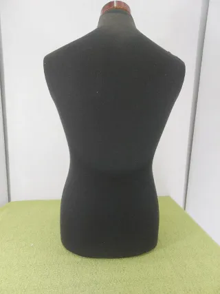 Busto maniquí hombre negro