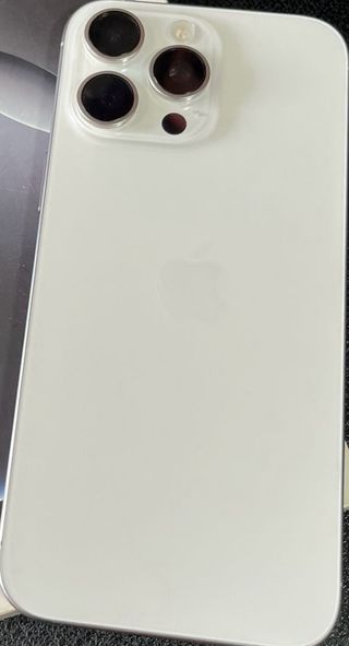 iPhone 16pro blanco  Batería 92%