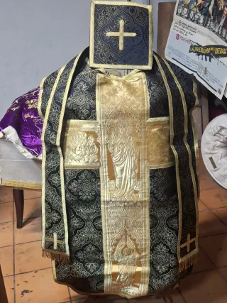 Conjunto textil arte sacro casulla antiguo