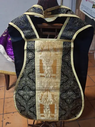 Conjunto textil arte sacro casulla antiguo