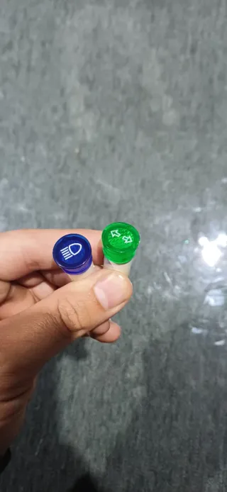 Pilotos coche azul y verde