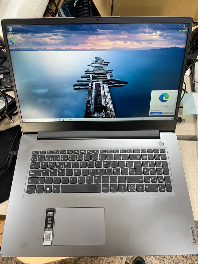 Lenovo IdeaPad 3 17 Ryzen 7 16GB RAM 512GB SSD